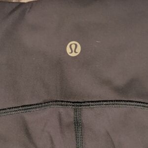 Lululemon Women's Navy Cropped Legging